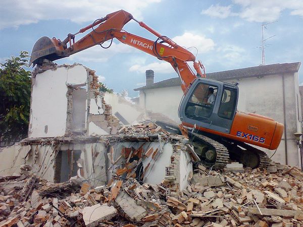 Demolizioni fabbricati civili, industriali e smaltimento macerie