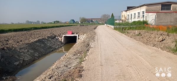 Pista ciclopedonale San Colombano nel comune Riva di Suzzara in provincia di Mantova