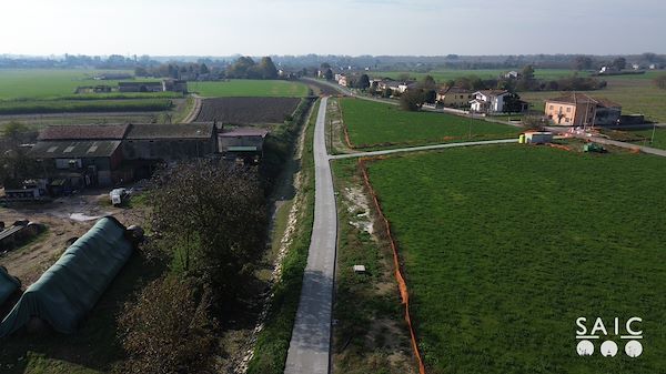 Pista ciclopedonale San Colombano nel comune Riva di Suzzara in provincia di Mantova