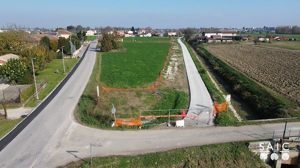 Pista ciclopedonale San Colombano nel comune Riva di Suzzara in provincia di Mantova