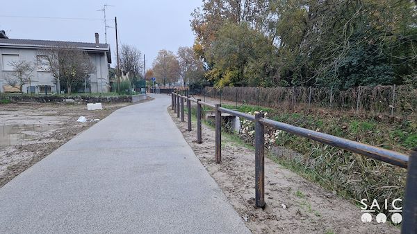 Pista ciclopedonale San Colombano nel comune Riva di Suzzara in provincia di Mantova