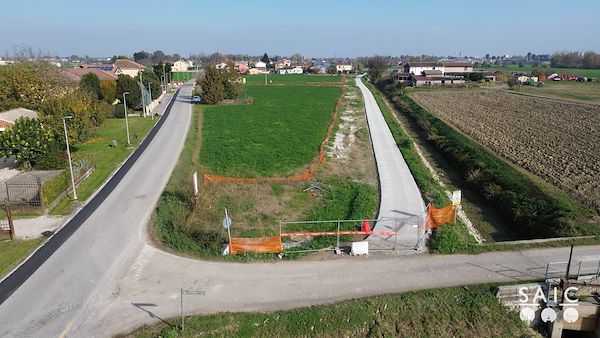 Pista ciclopedonale San Colombano nel comune Riva di Suzzara in provincia di Mantova