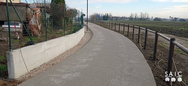 Pista ciclopedonale San Colombano nel comune Riva di Suzzara in provincia di Mantova